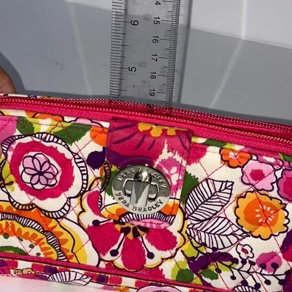 💲Vera Bradley, quilted wallet.